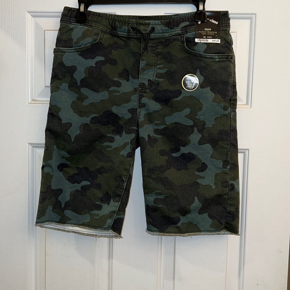 Womens Camouflage Art Class Shorts